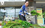 Hoa tươi, quà tặng đắt hàng ngày Quốc tế Phụ nữ 8-3